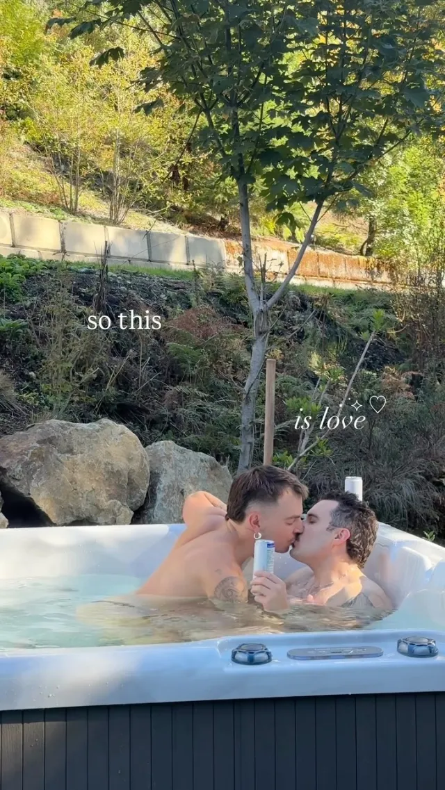 Post by 𝒋𝒂𝒏 𝒗𝒂𝒏 𝒗𝒊𝒂𝒏𝒆𝒏 | 𝒇𝒂𝒔𝒉𝒊𝒐𝒏 • 𝒃𝒆𝒂𝒖𝒕𝒚 • 𝒕𝒓𝒂𝒗𝒆𝒍 ♡🏳️‍🌈